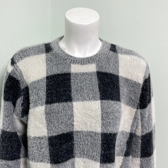 Franchesca’s Collection ALYA shay Buffalo plaid sweater - Picture 6 of 8